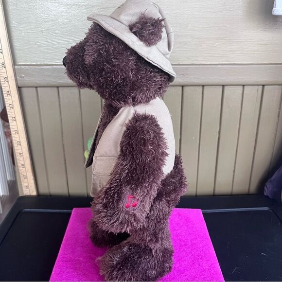 Gund Boris & Fish Animated Singing Bear 2008
Batteries included NWT - Picture 5 of 11